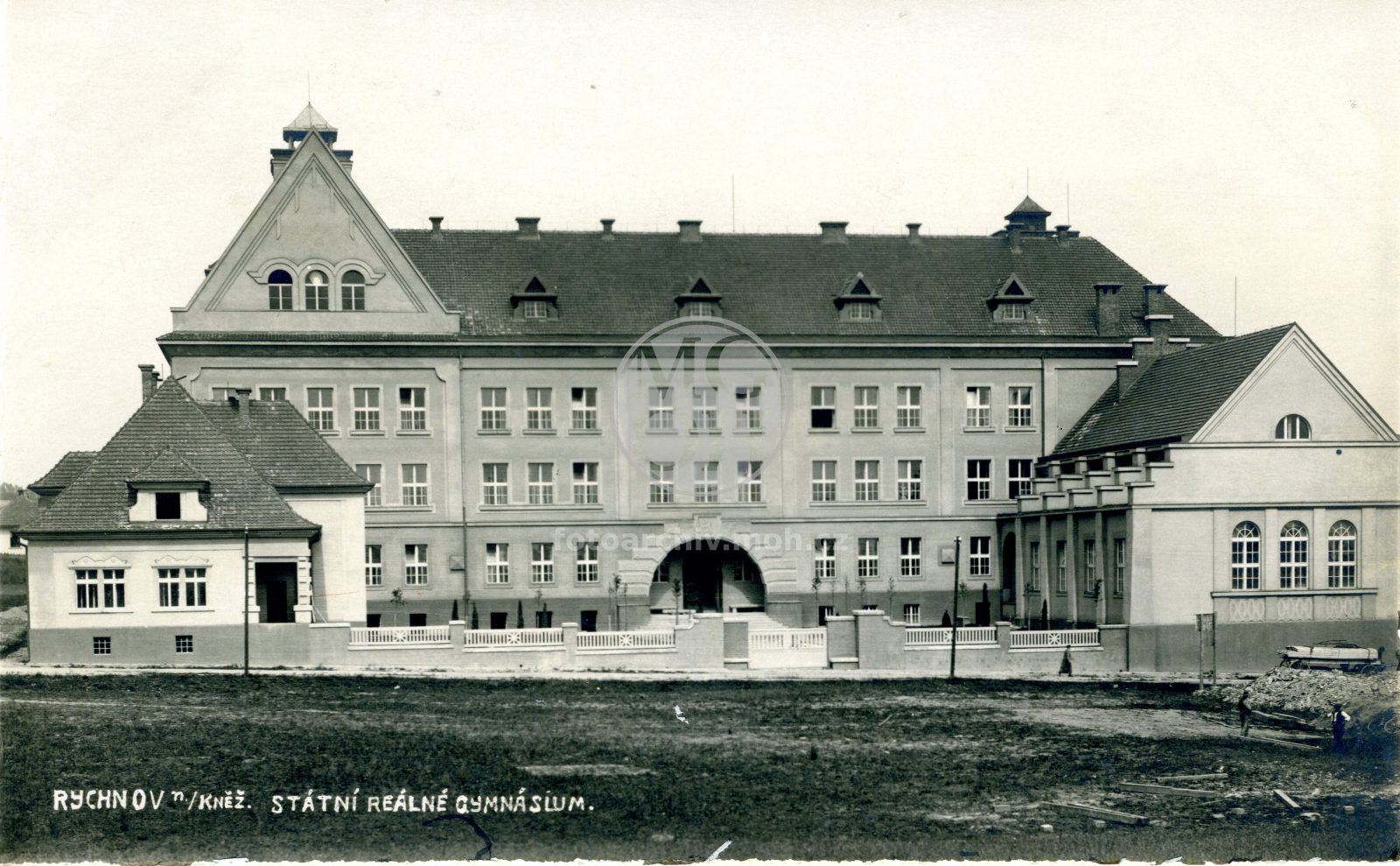 Fotografie - Budova státního reálného gymnasia