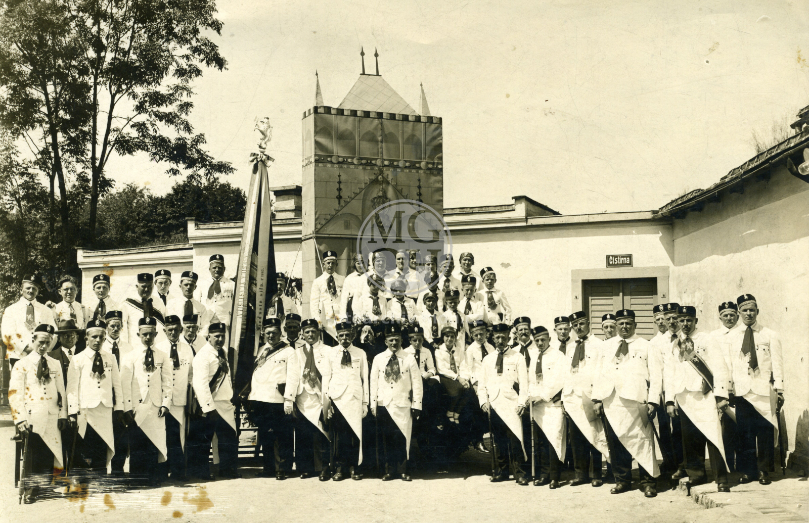 Fotografie - Slavnost k 70. výročí posvěcení praporu společenstva řezníků