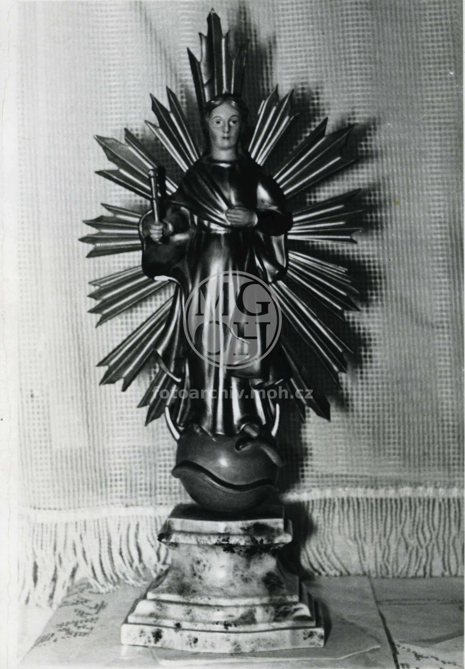 Fotografie - Dřevěná soška - majitelé Josef a Květa Paštikovi