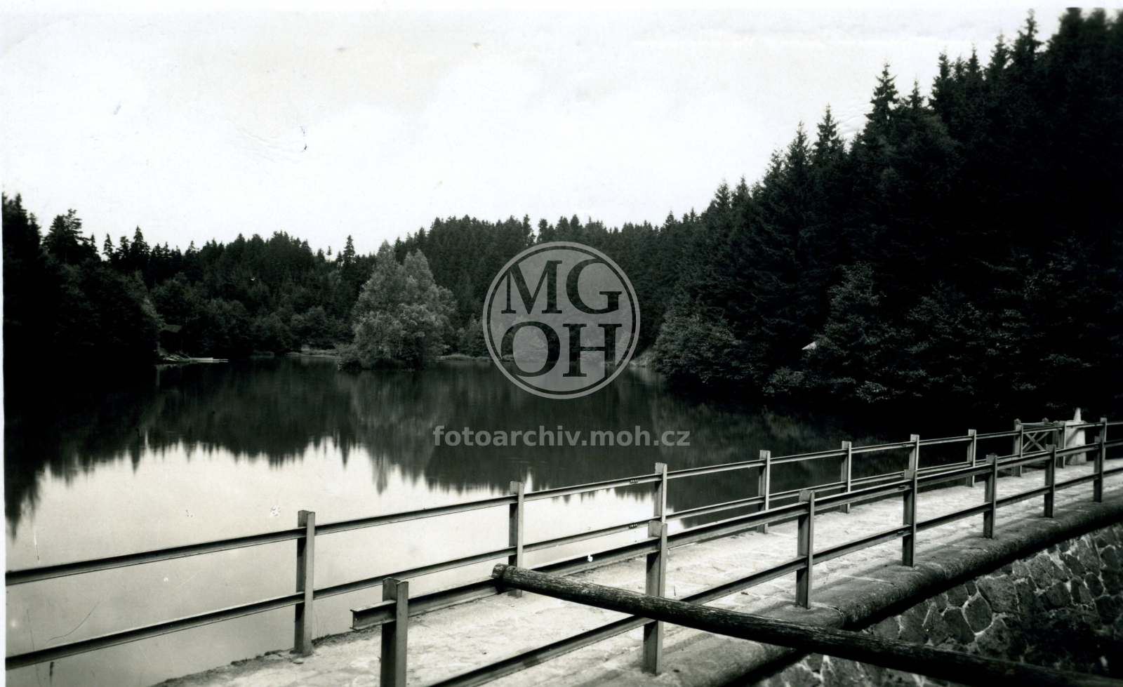 Fotografie - Jezero ve Včelném