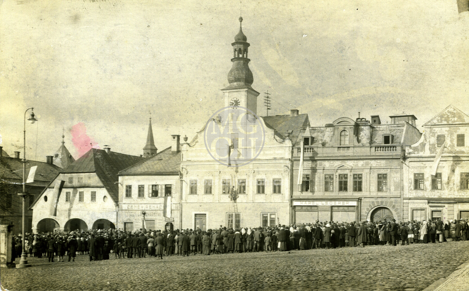 Fotografie - Snímání rakouských orlů v říjnu 1918