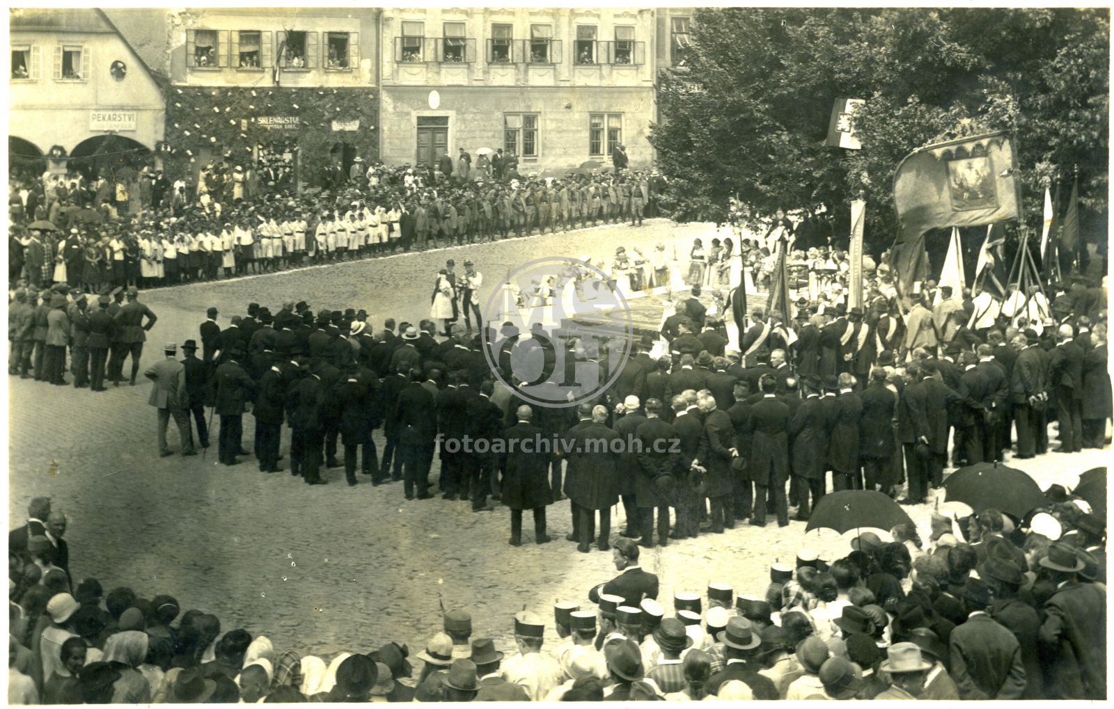 Fotografie - Očekávání příjezdu T.G.Masaryka