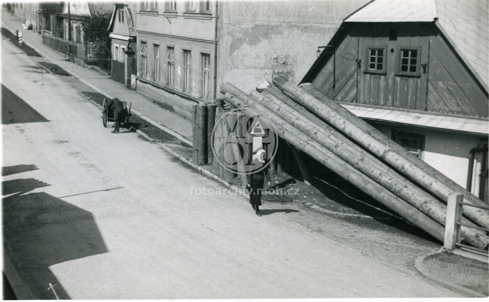Fotografie - Konec okupace - zábrany na ulici