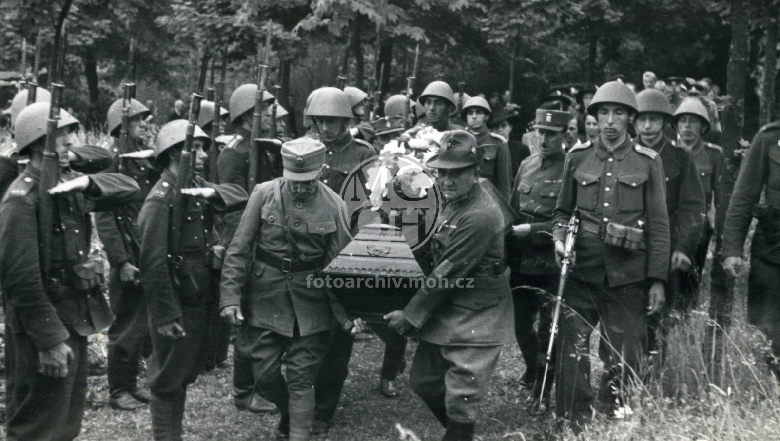 Fotografie - Pohřeb sovětských vojáků
