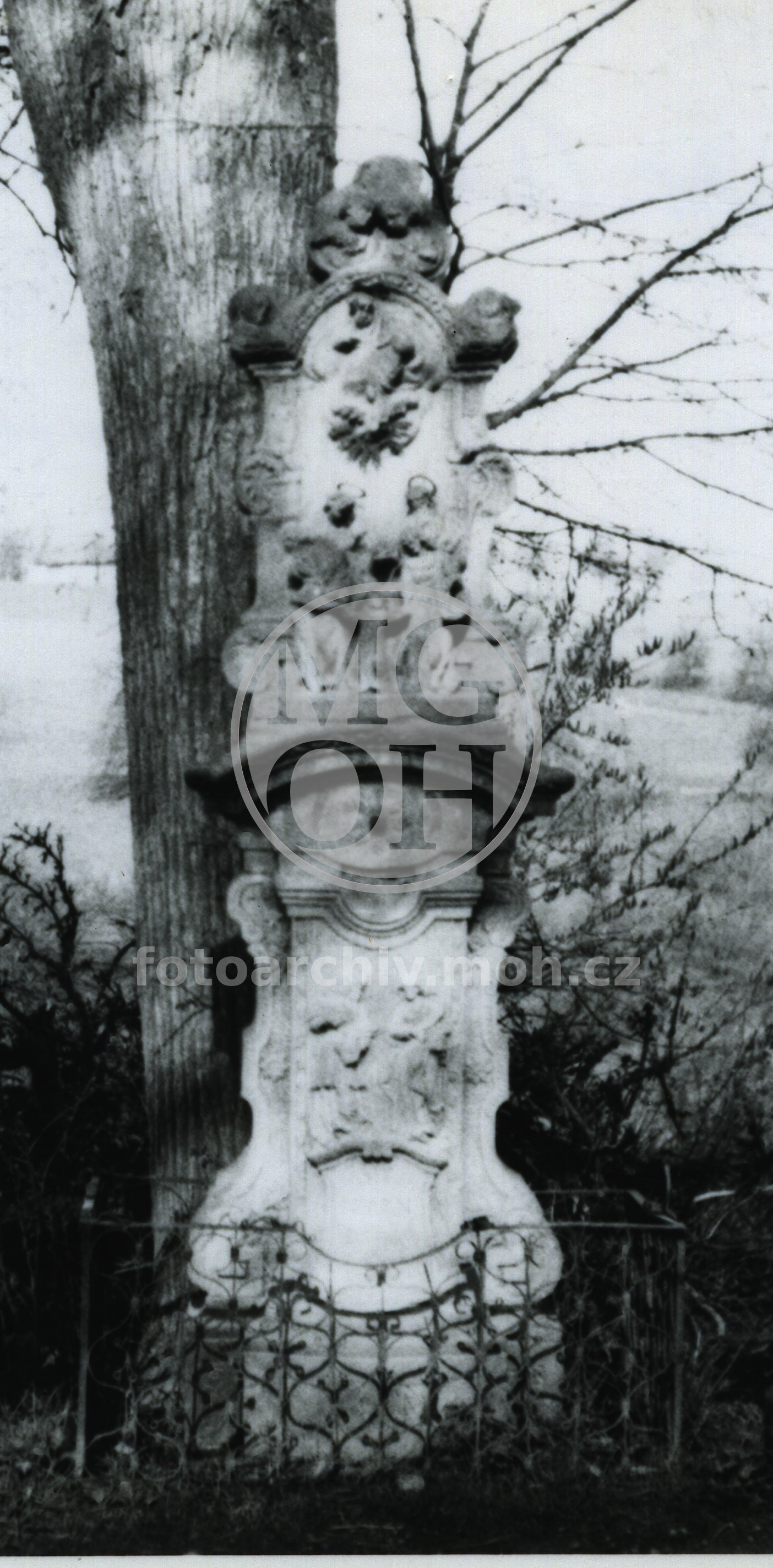 Fotografie - Sousoší sv. Anny od Alexe Ciliaka, sochaře v Žamberku