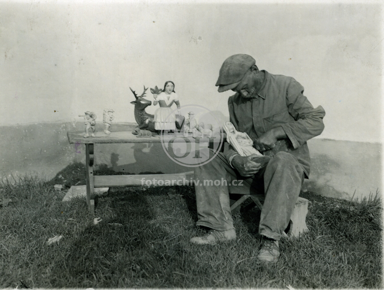 Fotografie - Lidový řezbář, +1950 v Albrechticích
Osoba: Štichauer Ladislav
