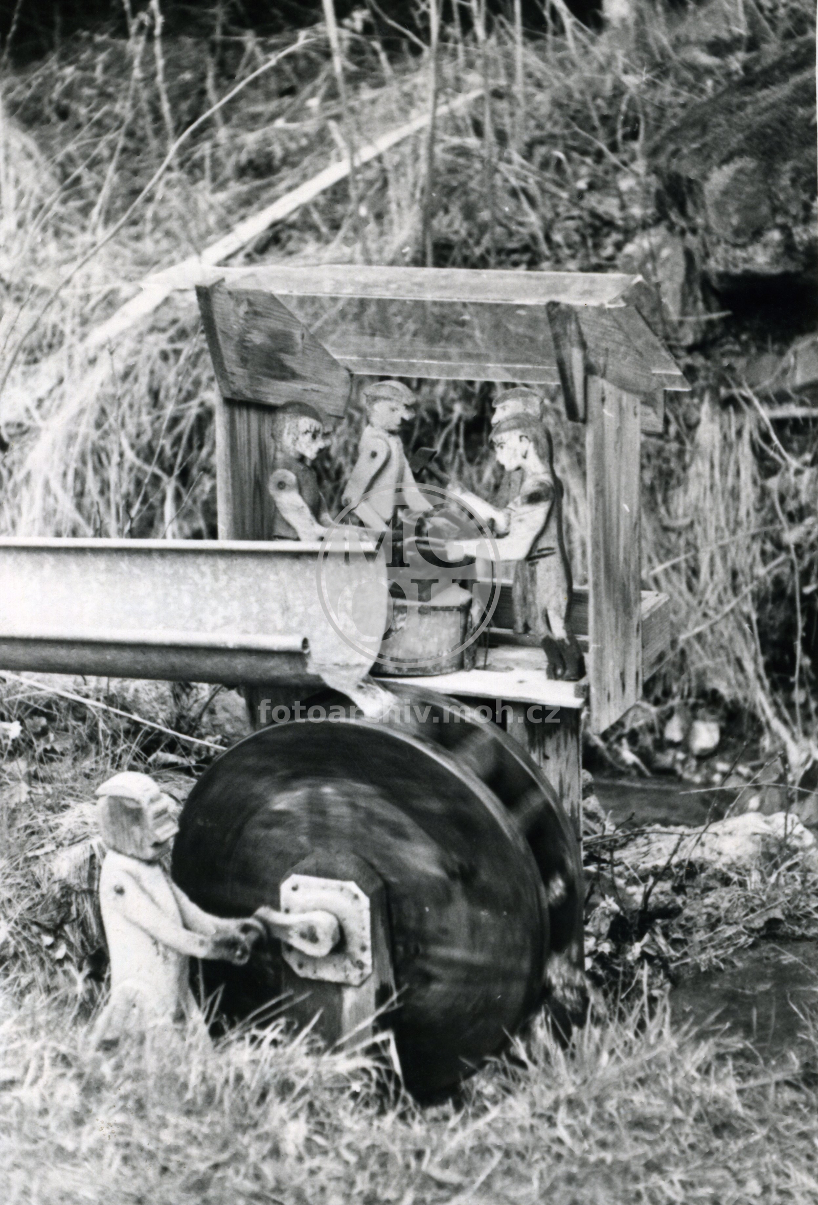 Fotografie - Mlýnek vodní, lidová tvořivost