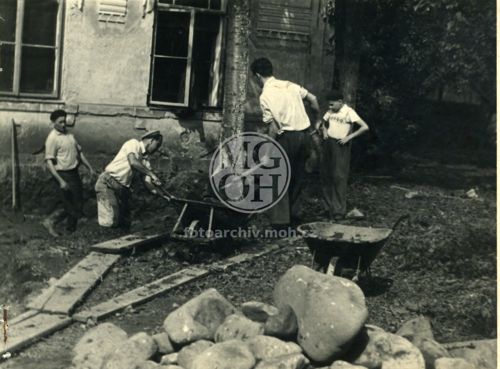 Fotografie - Stavba jeviště