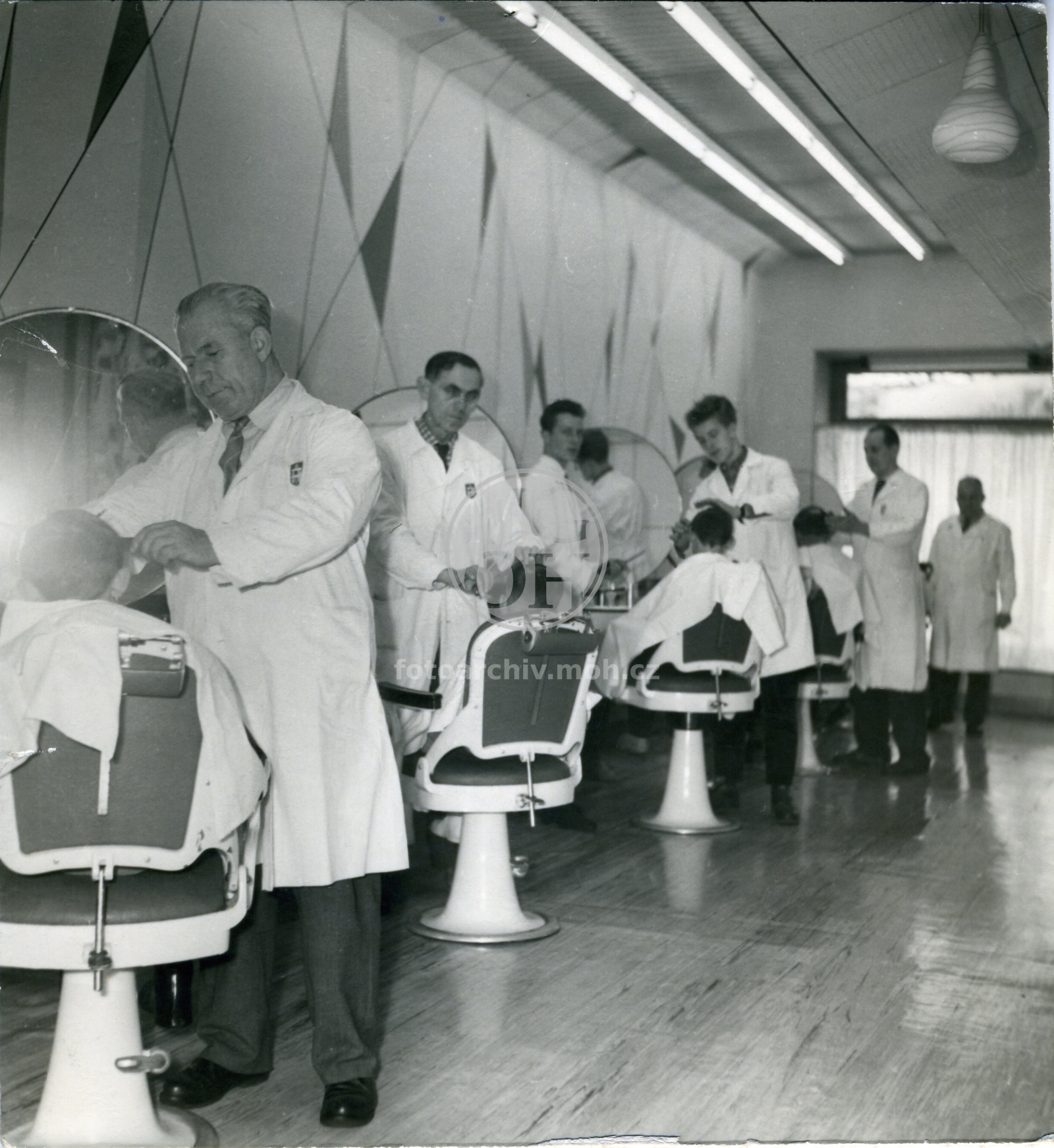 Fotografie - Pánské holičství v čp.58