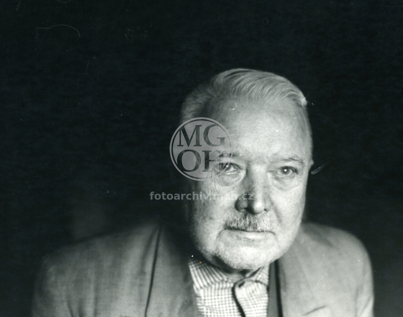 Fotografie - Portrét, učil v sovětské rep.
Osoba: Němec, prof.