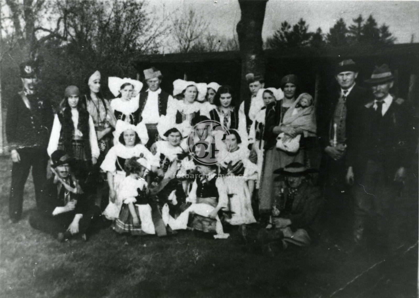 Fotografie - Kácení máje, org. Dělnický konzum