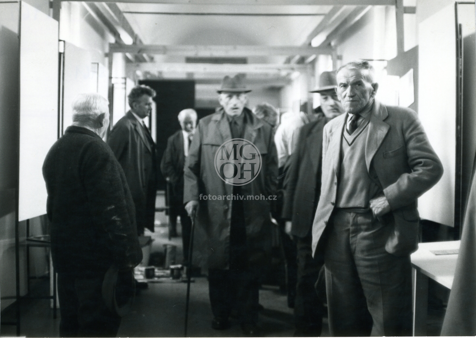 Fotografie - Výstava K. Poláčka v Poláčkově síni na zámku 
Osoba: Karel Poláček [spisovatel; 1892-1945]