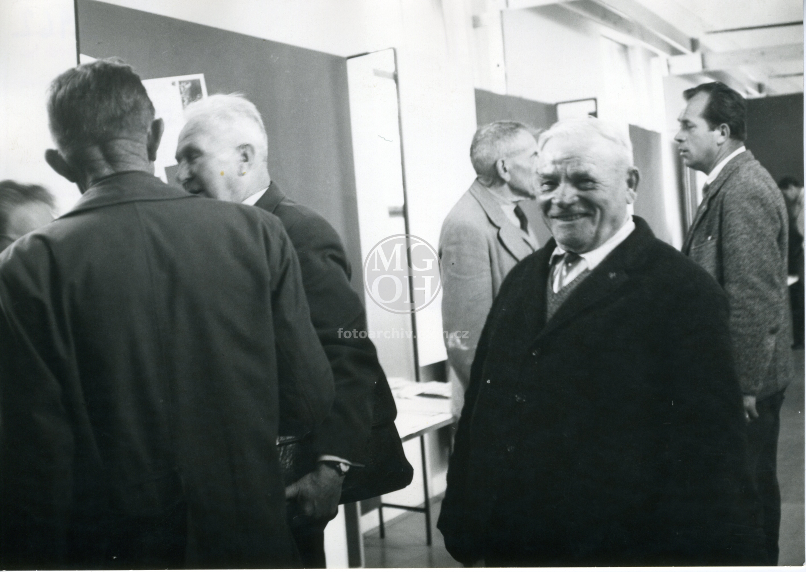 Fotografie - Výstava K. Poláček v Poláčkově síni na zámku 
Osoba: Karel Poláček [spisovatel; 1892-1945]