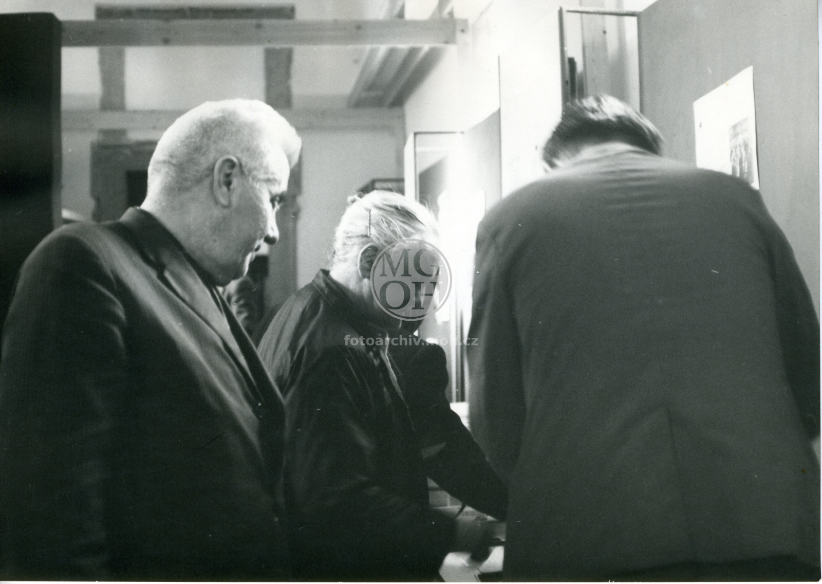 Fotografie - Výstava K. Poláček v Poláčkově síni na zámku 
Osoba: Karel Poláček [spisovatel; 1892-1945]