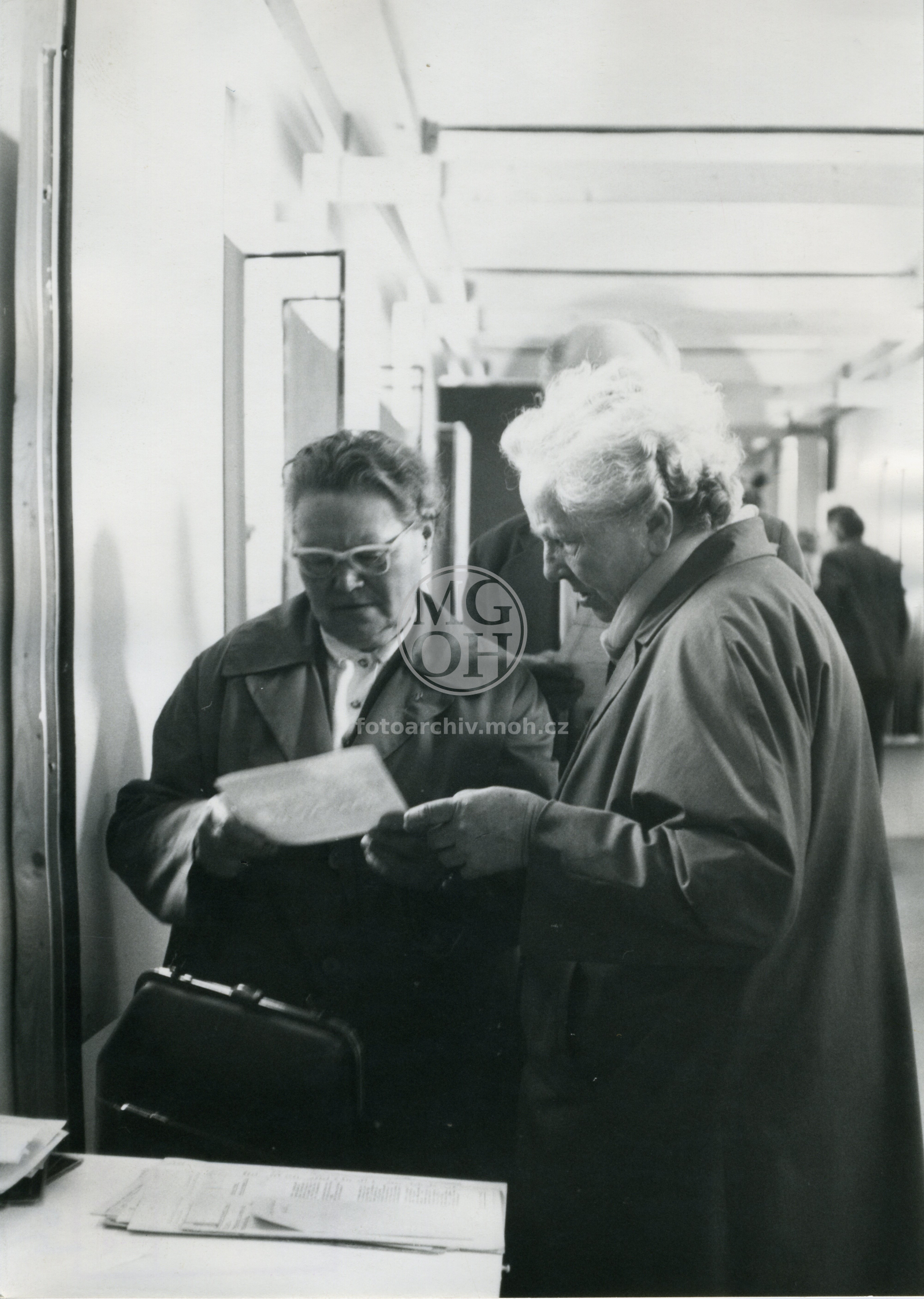 Fotografie - Výstava K. Poláček v Poláčkově síni na zámku 
Osoba: Karel Poláček [spisovatel; 1892-1945]