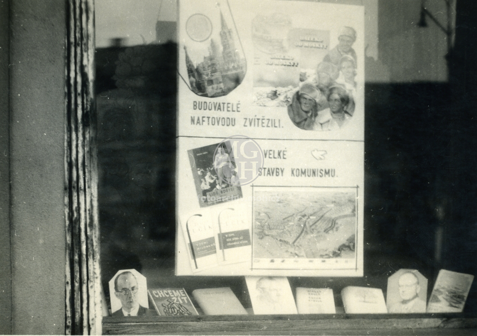 Fotografie - Nástěnky v knihovně