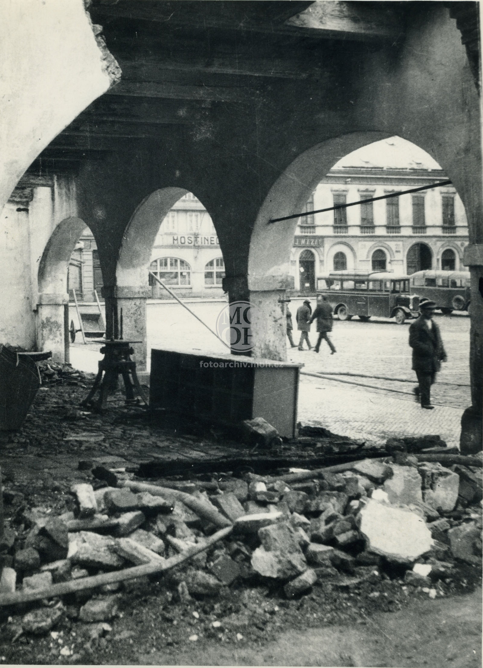 Fotografie - Staré náměstí - dům čp. 66 po požáru