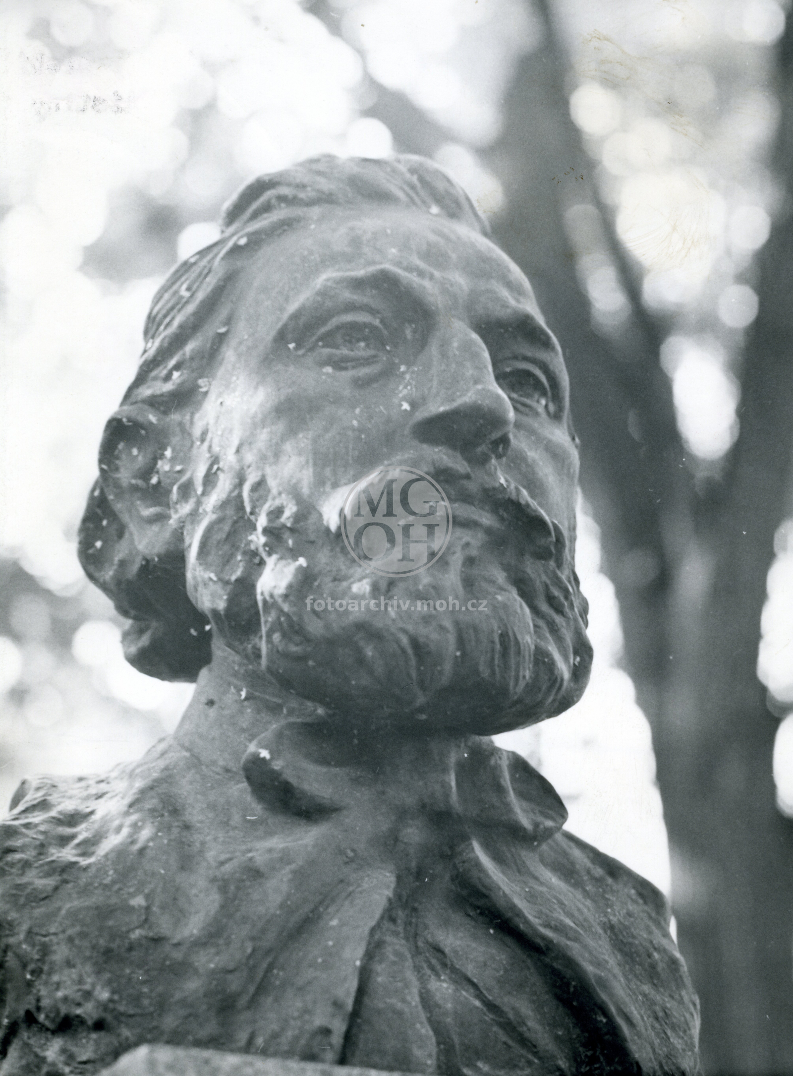 Fotografie - Busta Fr. Zoubka, dálo Ladislava Beneše