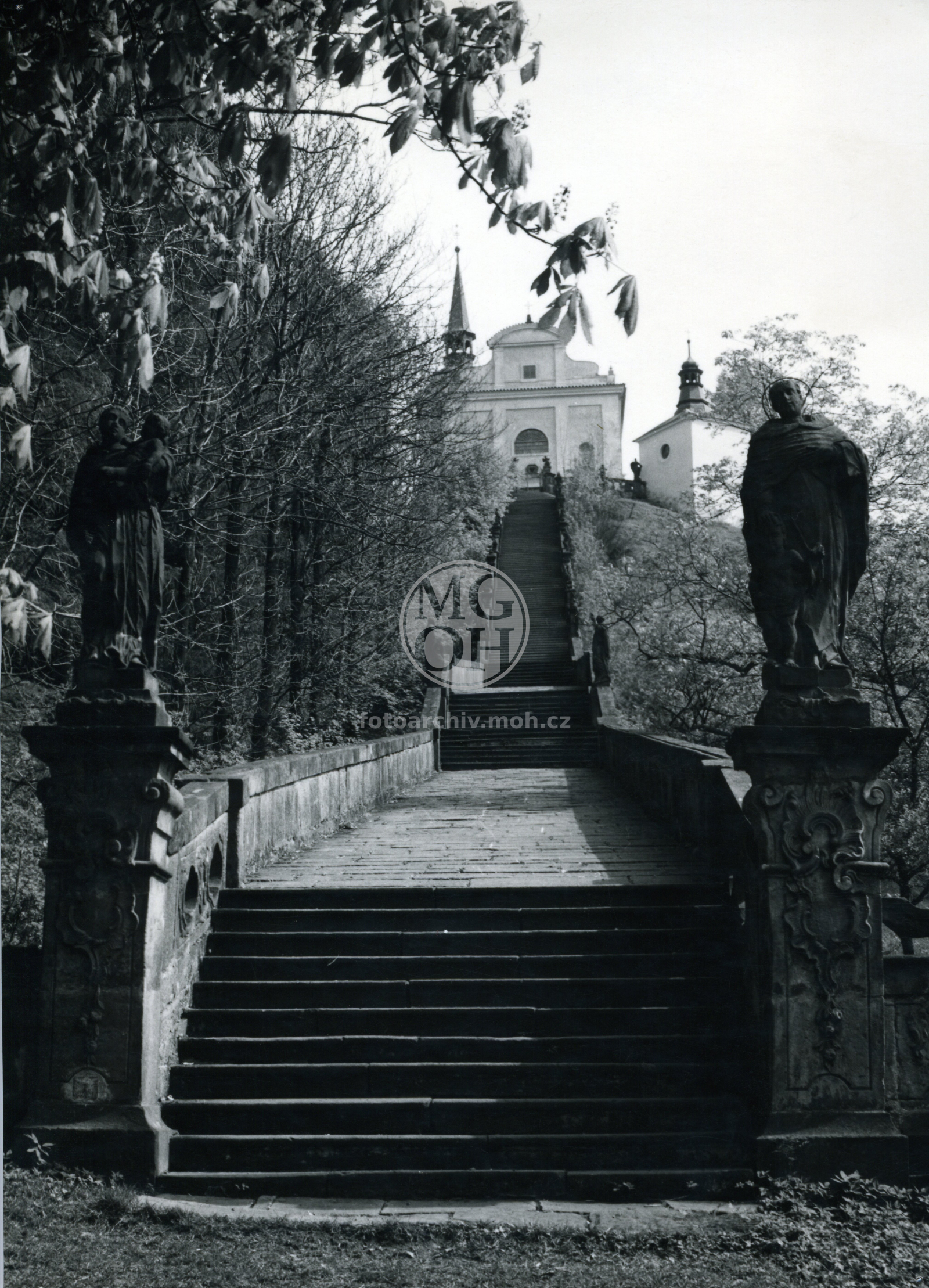 Fotografie - Kostel, schodiště