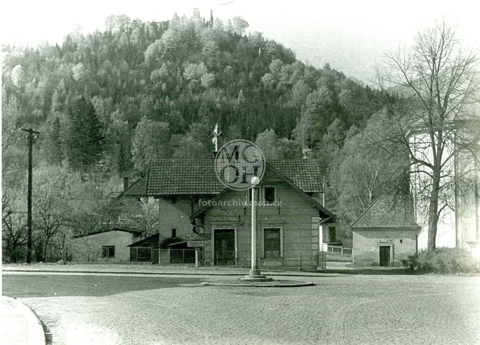 Fotografie - U kostela