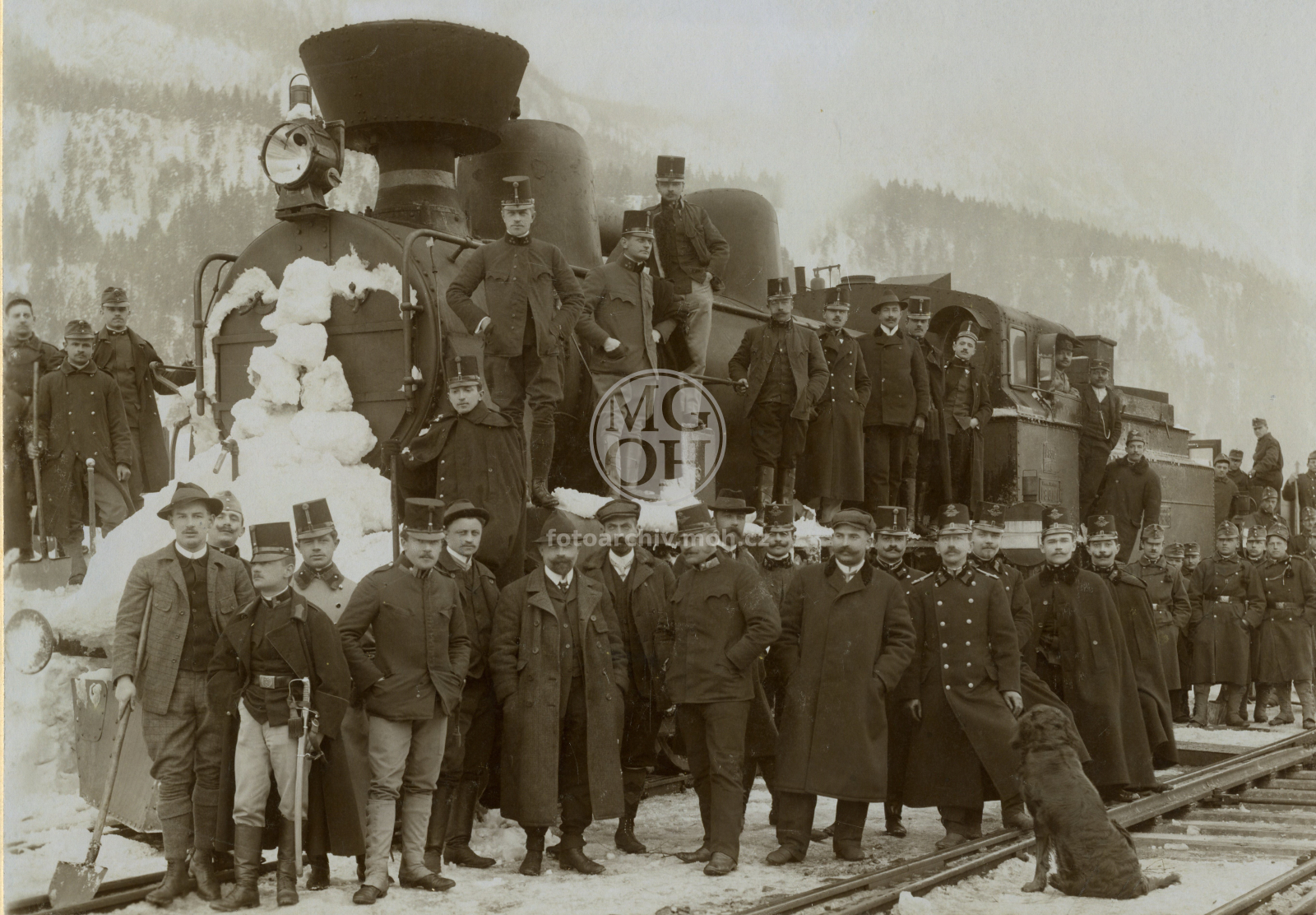 Fotografie - Lavinová katastrofa s vojenskou asistencí