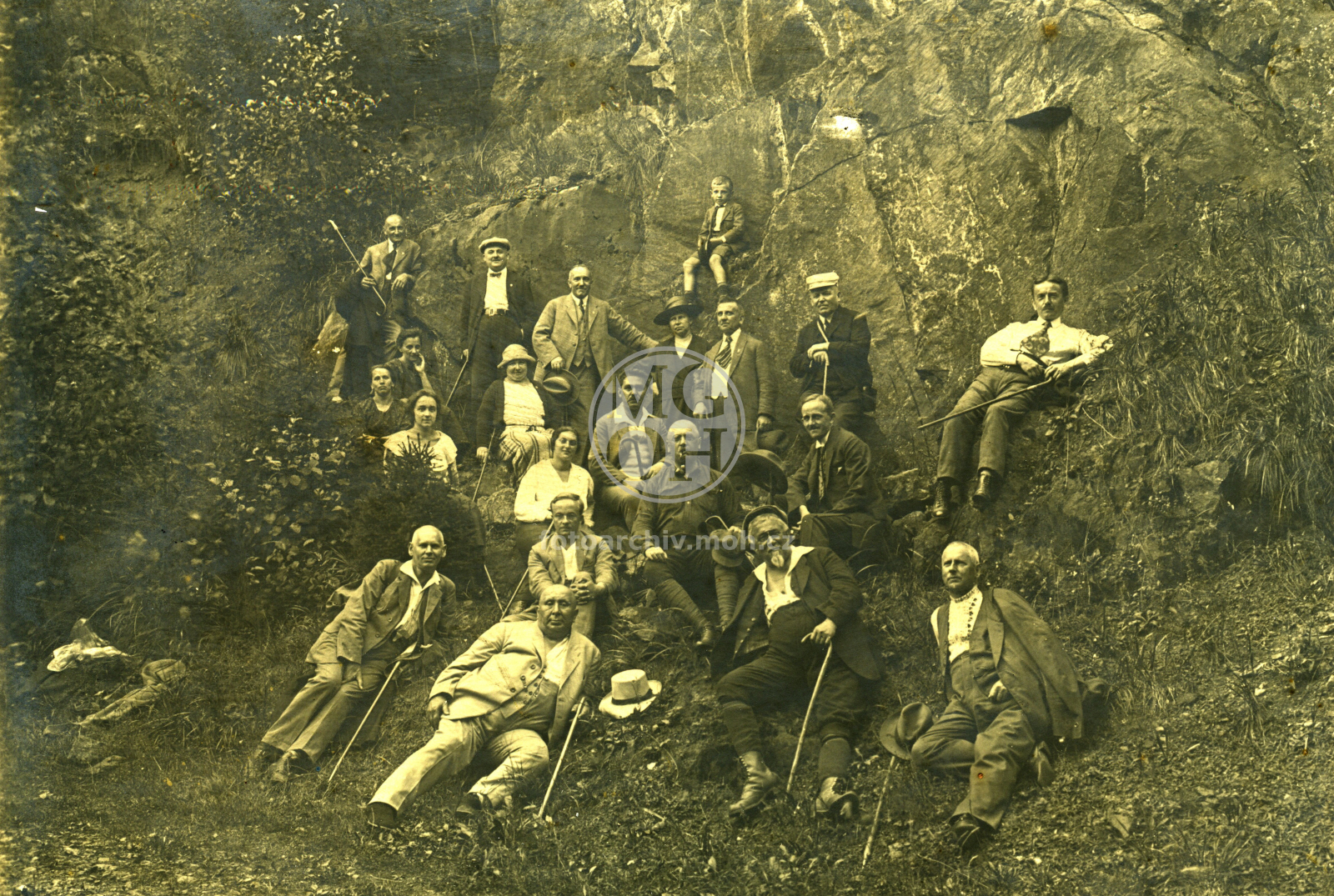 Fotografie - Turisté
Osoba: Dr. Štemberka, Čížek, JUDr. Bayer, Kolenatý,…