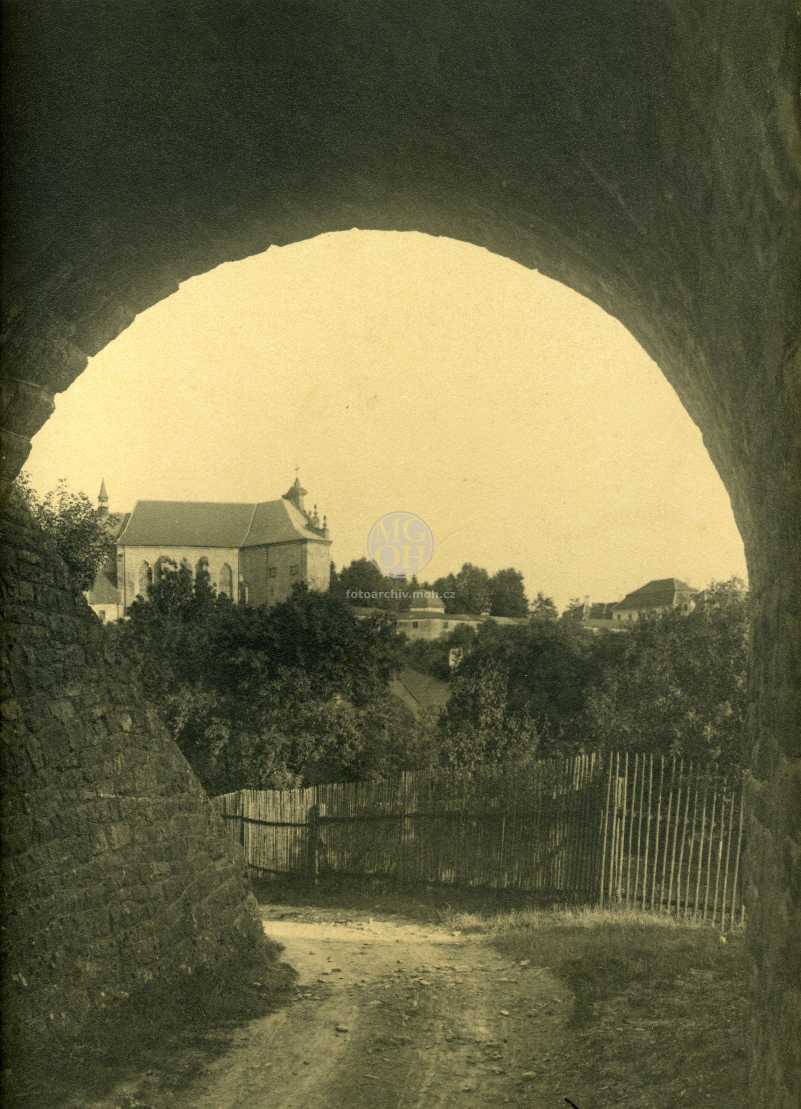 Fotografie - Pohled na Trojici (od želez. viaduktu)