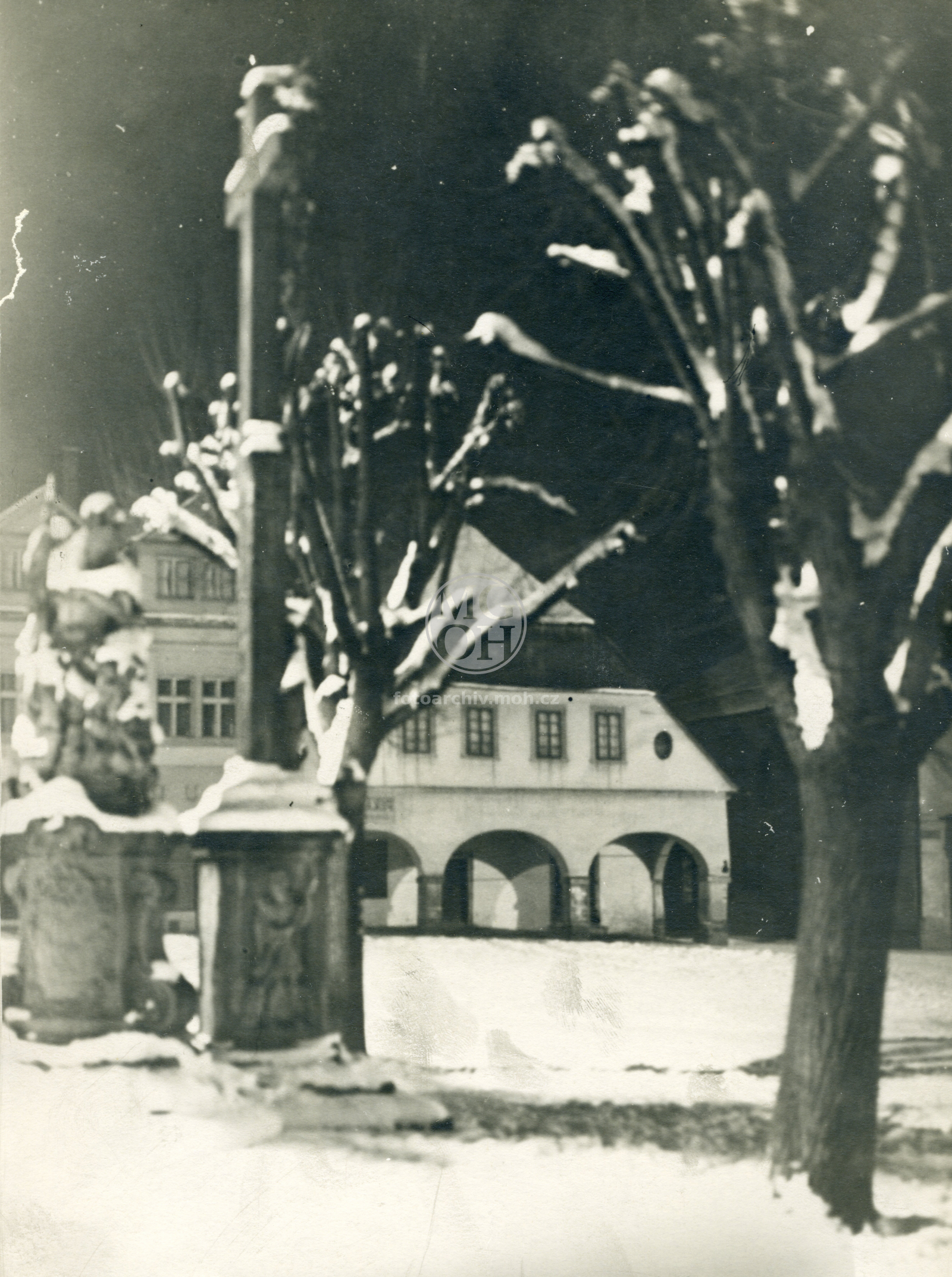 Fotografie - Staré náměstí, dům čp. 66 - vyhořel v roce 1932 (obrácená fotografie)