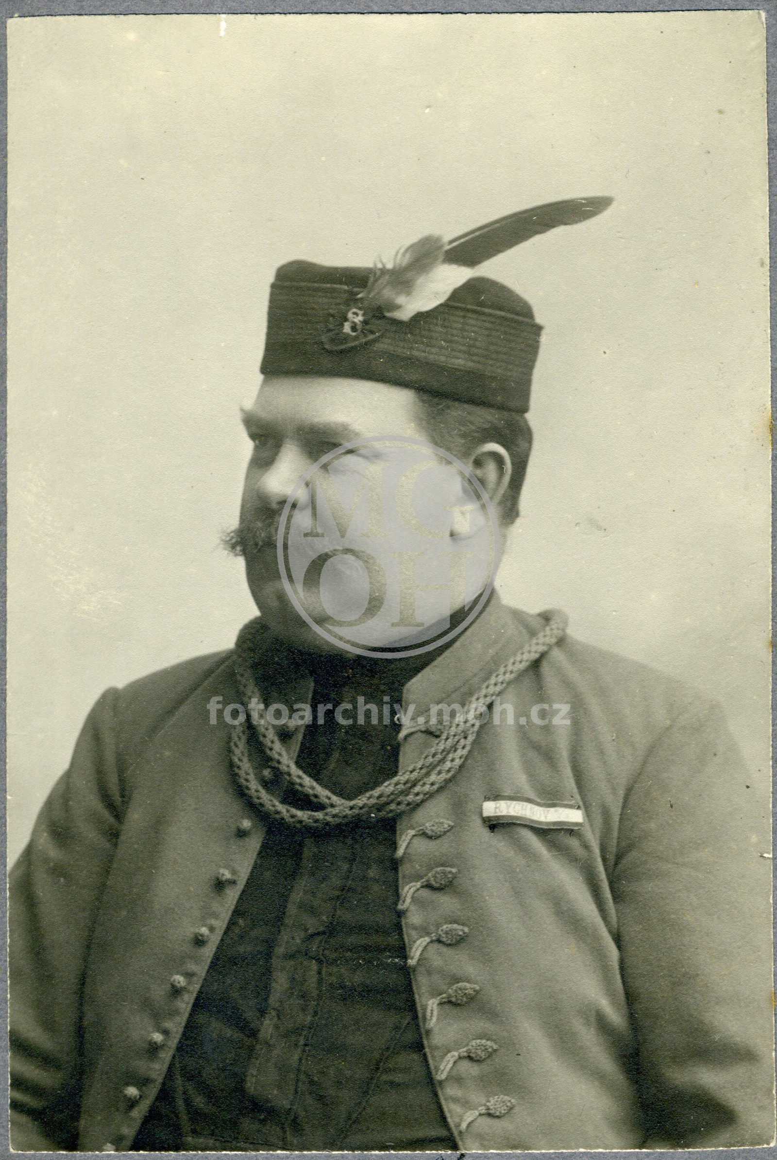 Fotografie - Portrét Josefa Fendrštáta v sokolském kroji
Osoba: Josef Fendrštát, kapelník