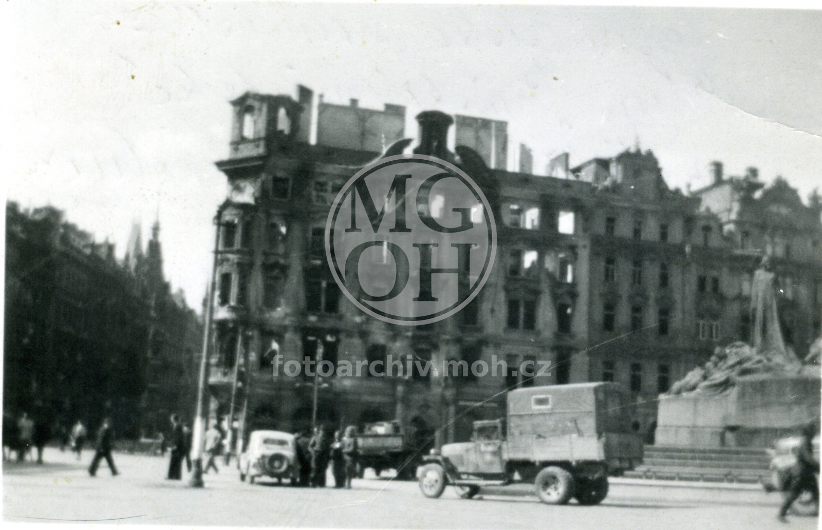 Fotografie - Staroměstská radnice po náletu