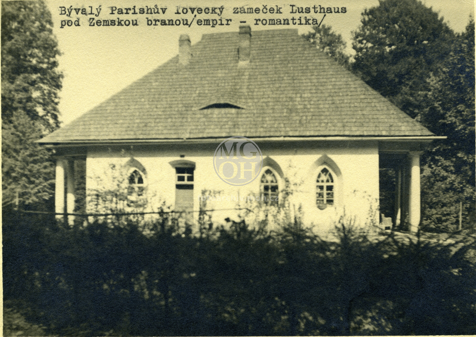 Fotografie - Lusthaus, bývalý Parishův lovecký zámeček ( empír - romant.)