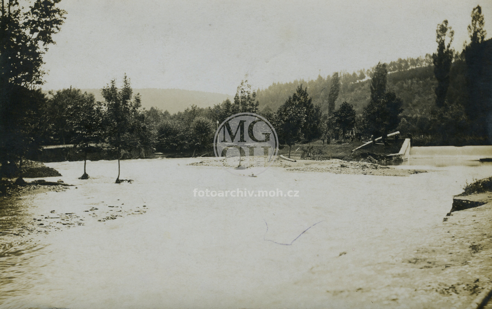 Fotografie - Splav u Strnadových za povodně