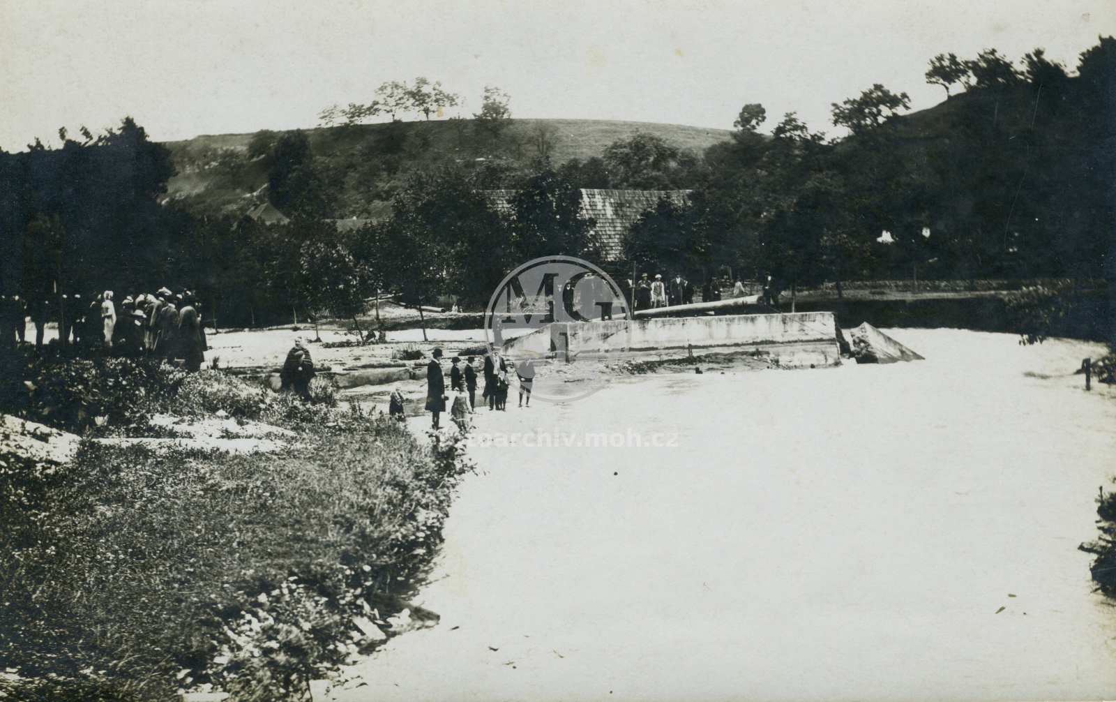Fotografie - Povodeň na Kněžné v Habrové u nového splavu