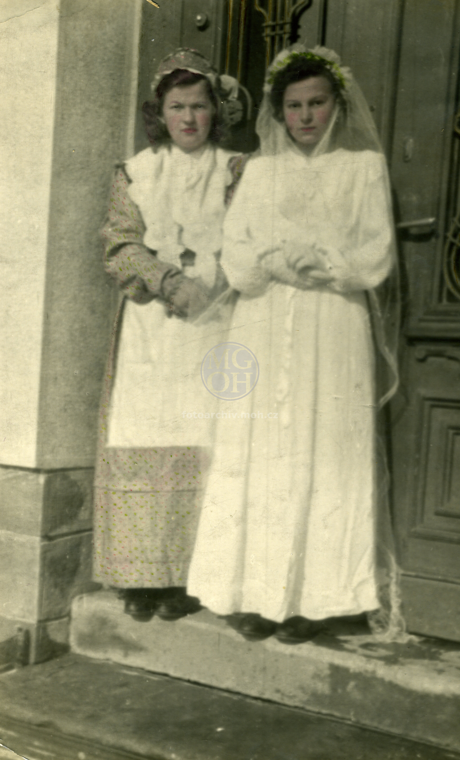 Fotografie - Nevěsta před 100 lety  a dnes