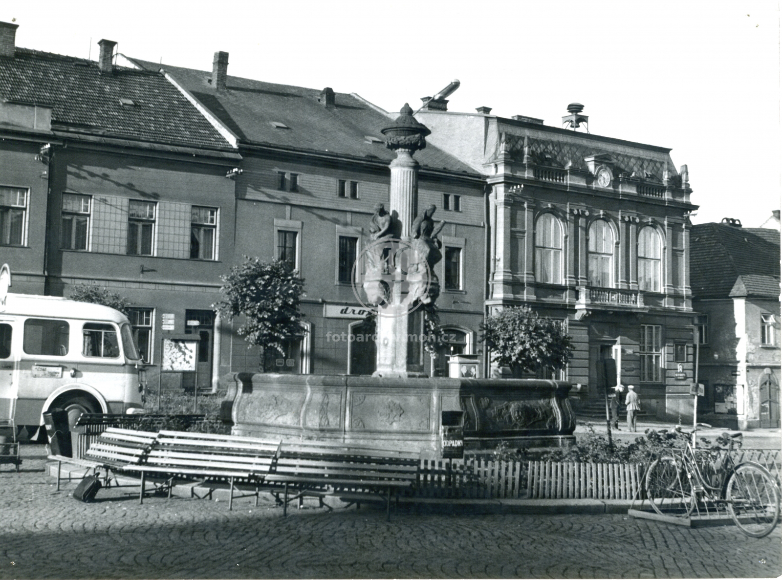 Fotografie - Radnice s kašnou