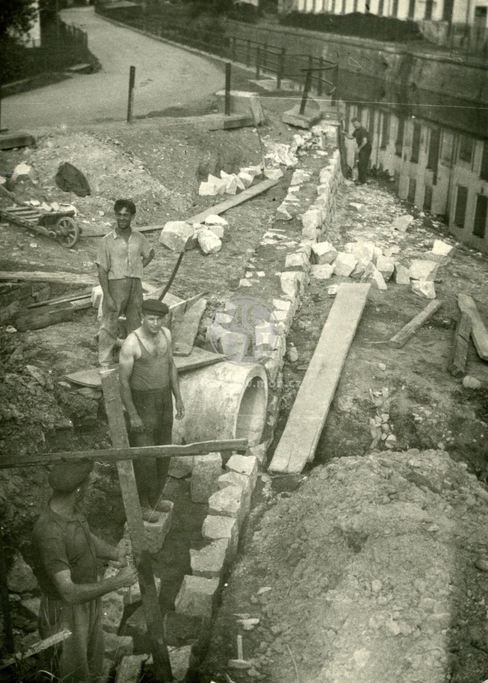 Fotografie - Kanalizace u mostu