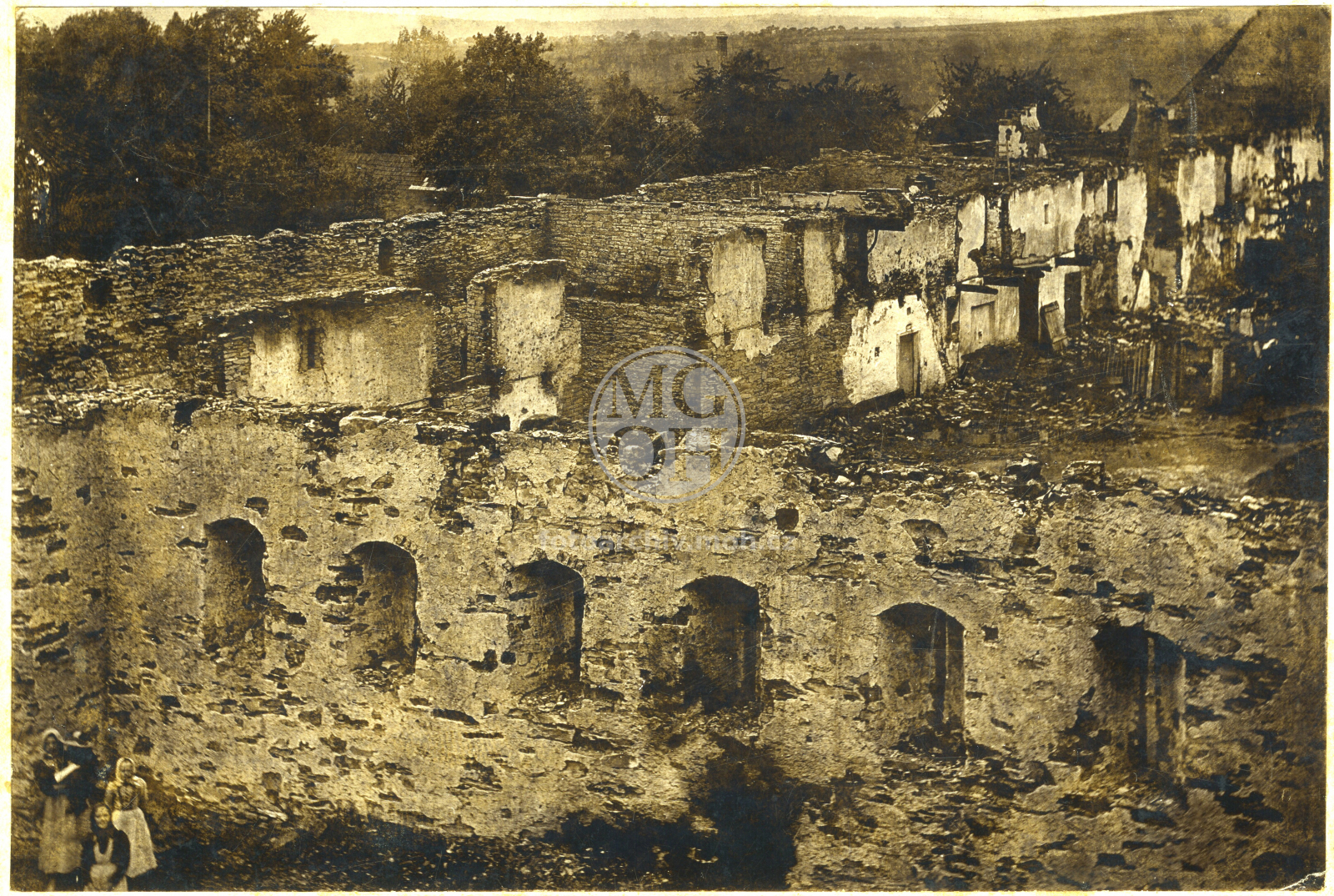 Fotografie - Spáleniště stodol po požáru 1898