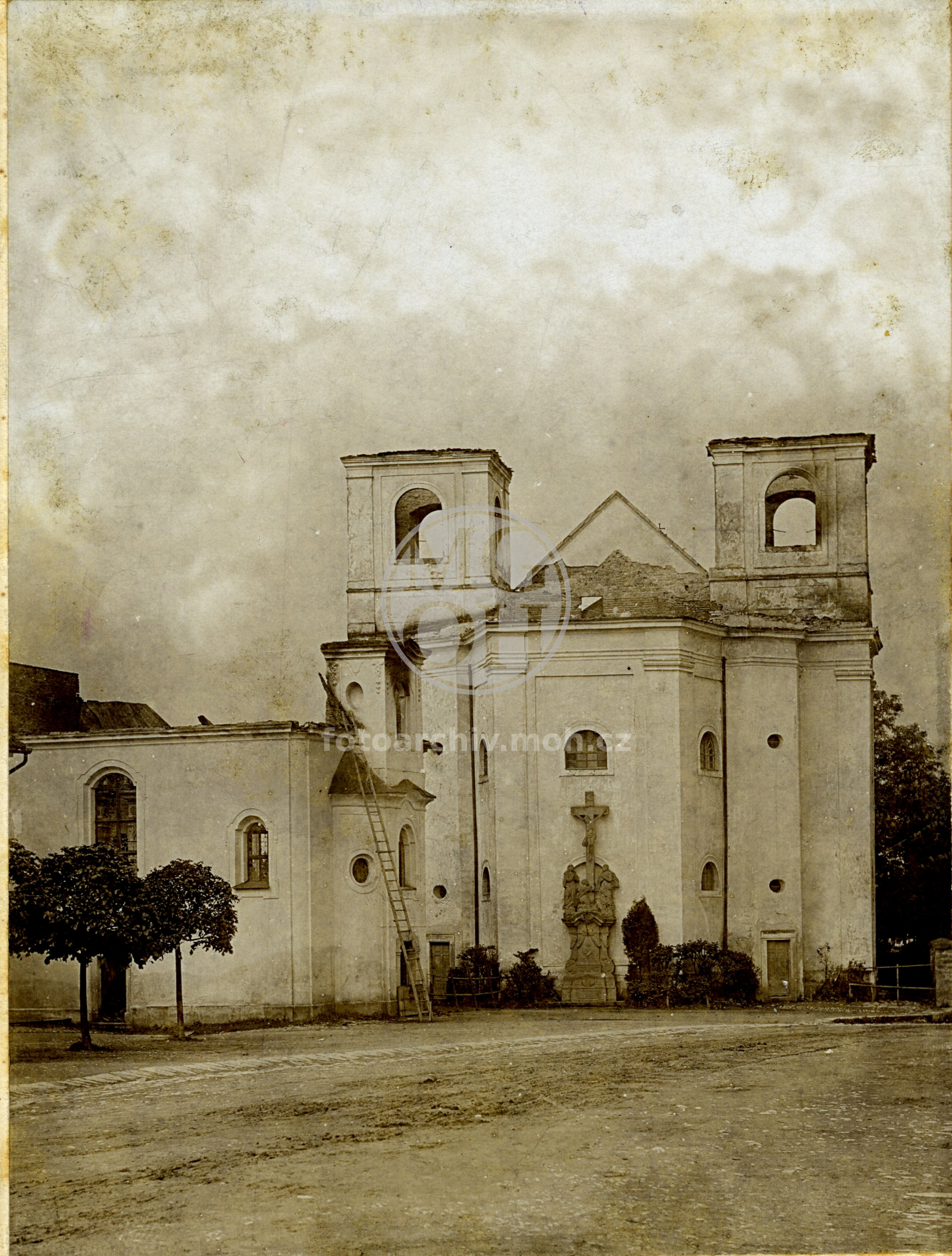 Fotografie - Kostel a kaple po požáru 1898