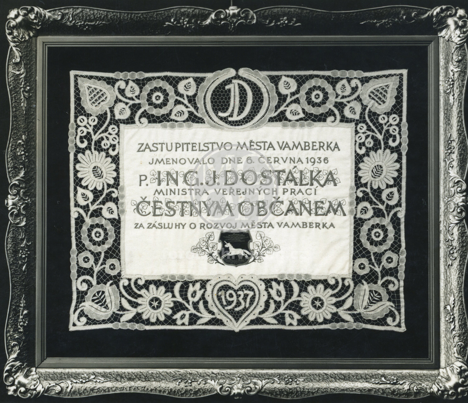 Fotografie - Diplom, čestné občanství  ing. J. Dostálka
Osoba: Ing. Jan Dostálek [ministr veřejných prací od 7.12.1929 do 14.2.1934]