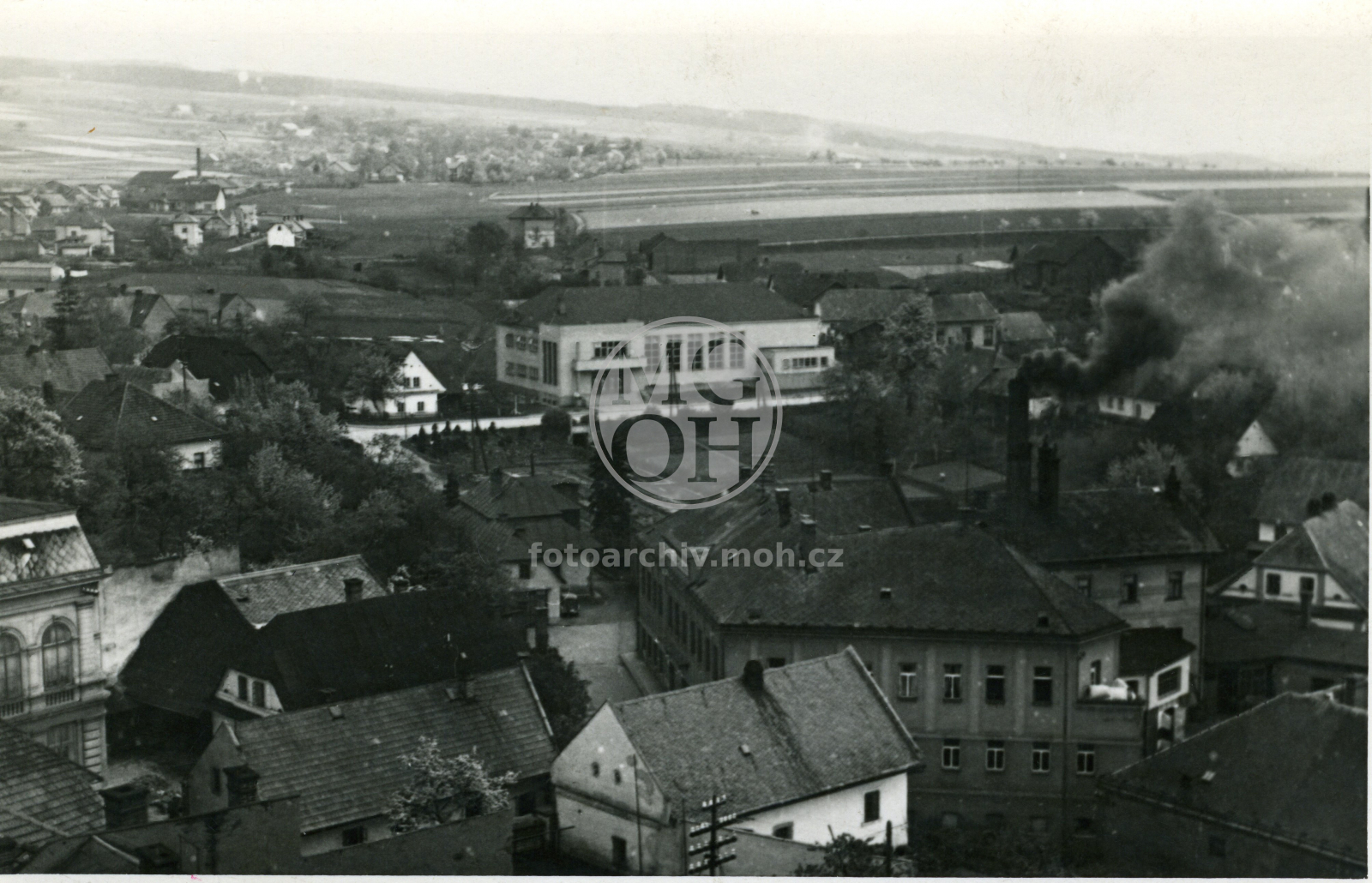Fotografie - Pohled na sokolovnu a okolí z věže kostela, v popředí objekt Masného průmyslu