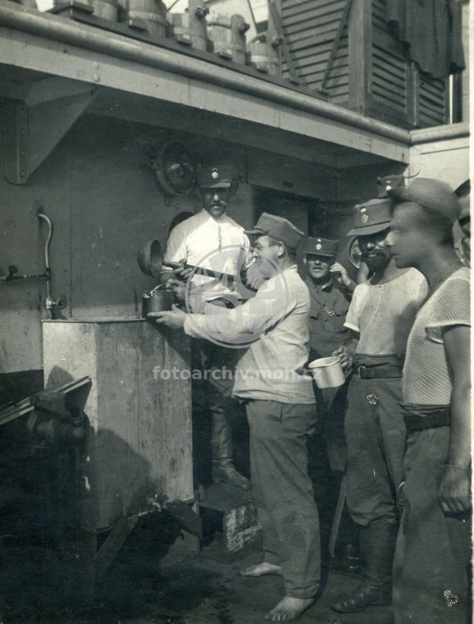 Fotografie - Návrat ruských legií do vlasti - 8. pěší pluk na japonské lodi