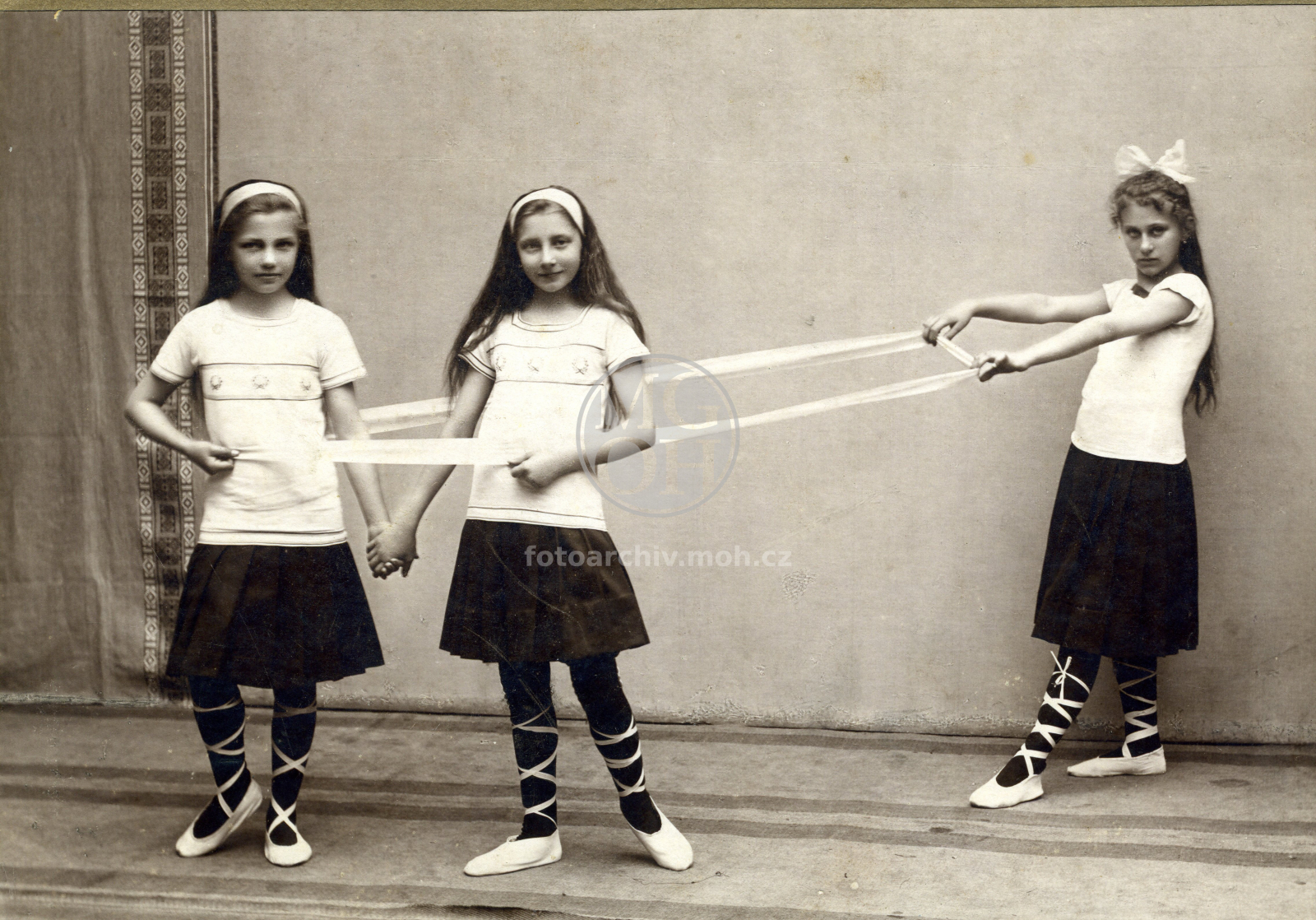 Fotografie - Žačky Sokola, "Koníčky"