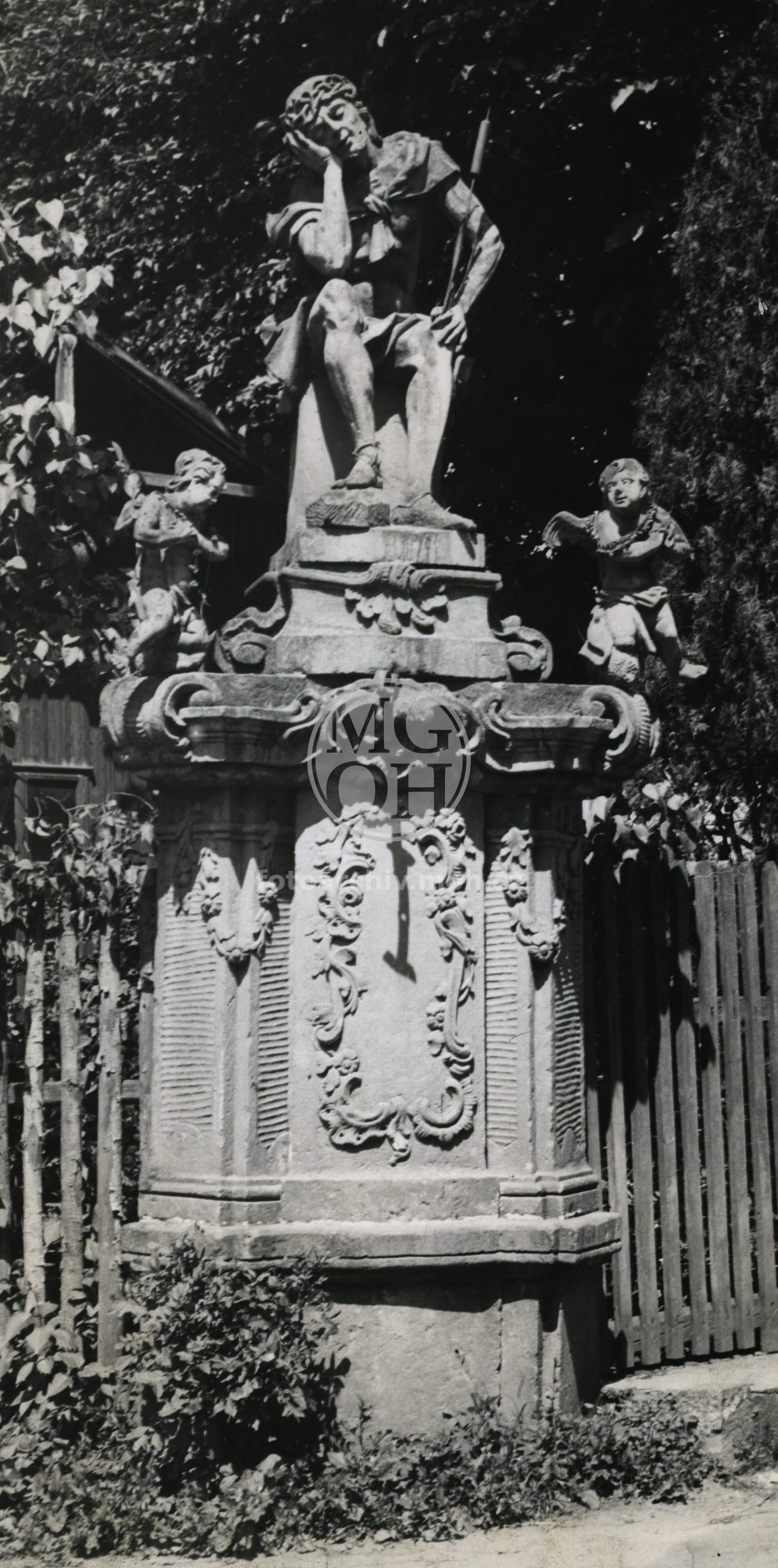 Fotografie - Barokní socha u hospody u Dlabků