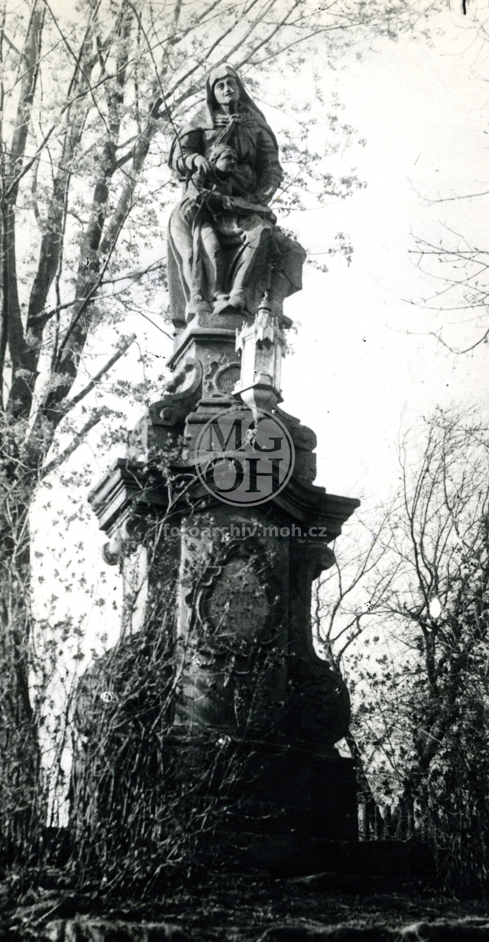 Fotografie - Socha sv. Anny nad silnicí k Doudlebům