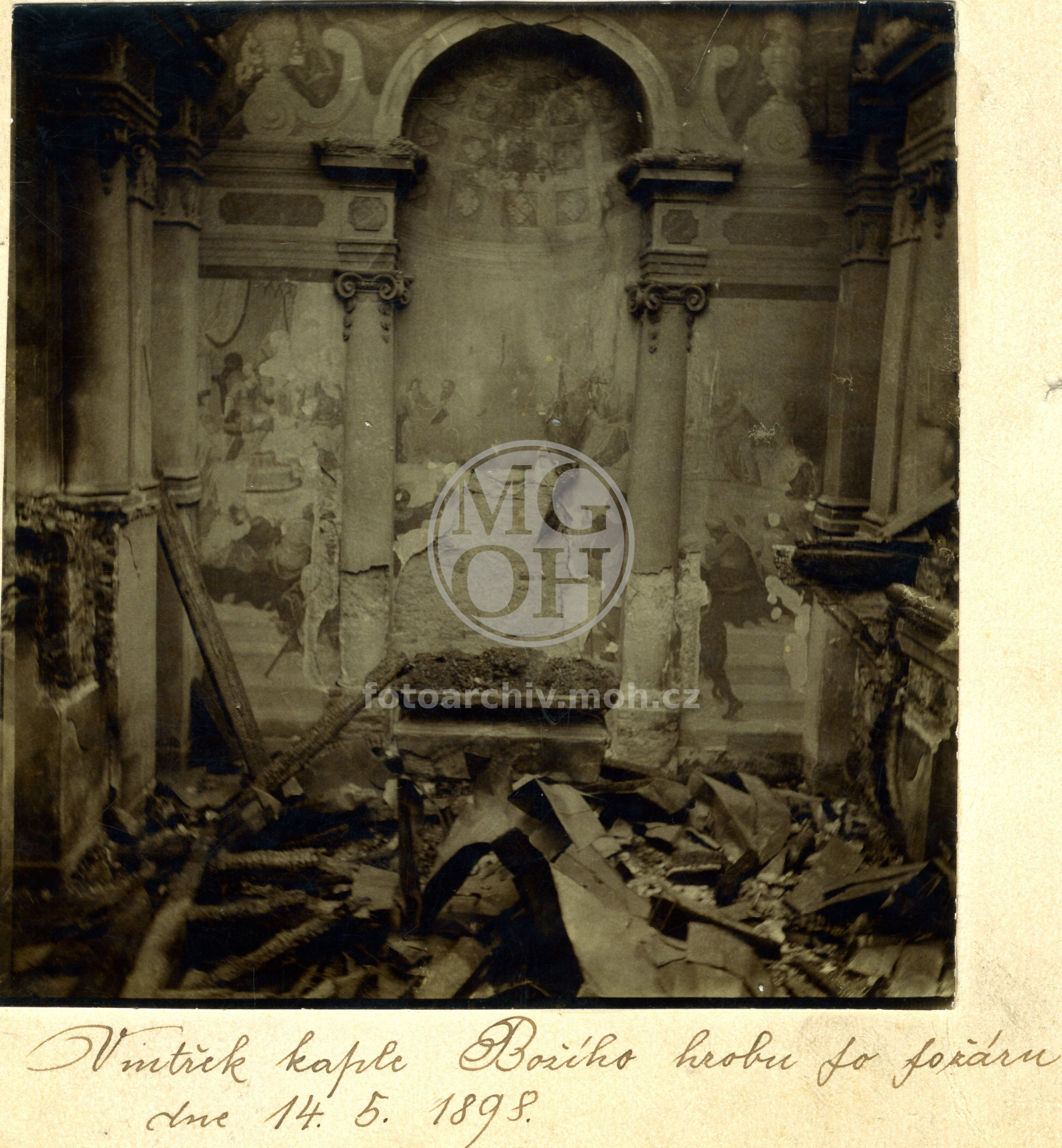 Fotografie - Kaple Božího hrobu po požáru 14.5.1898