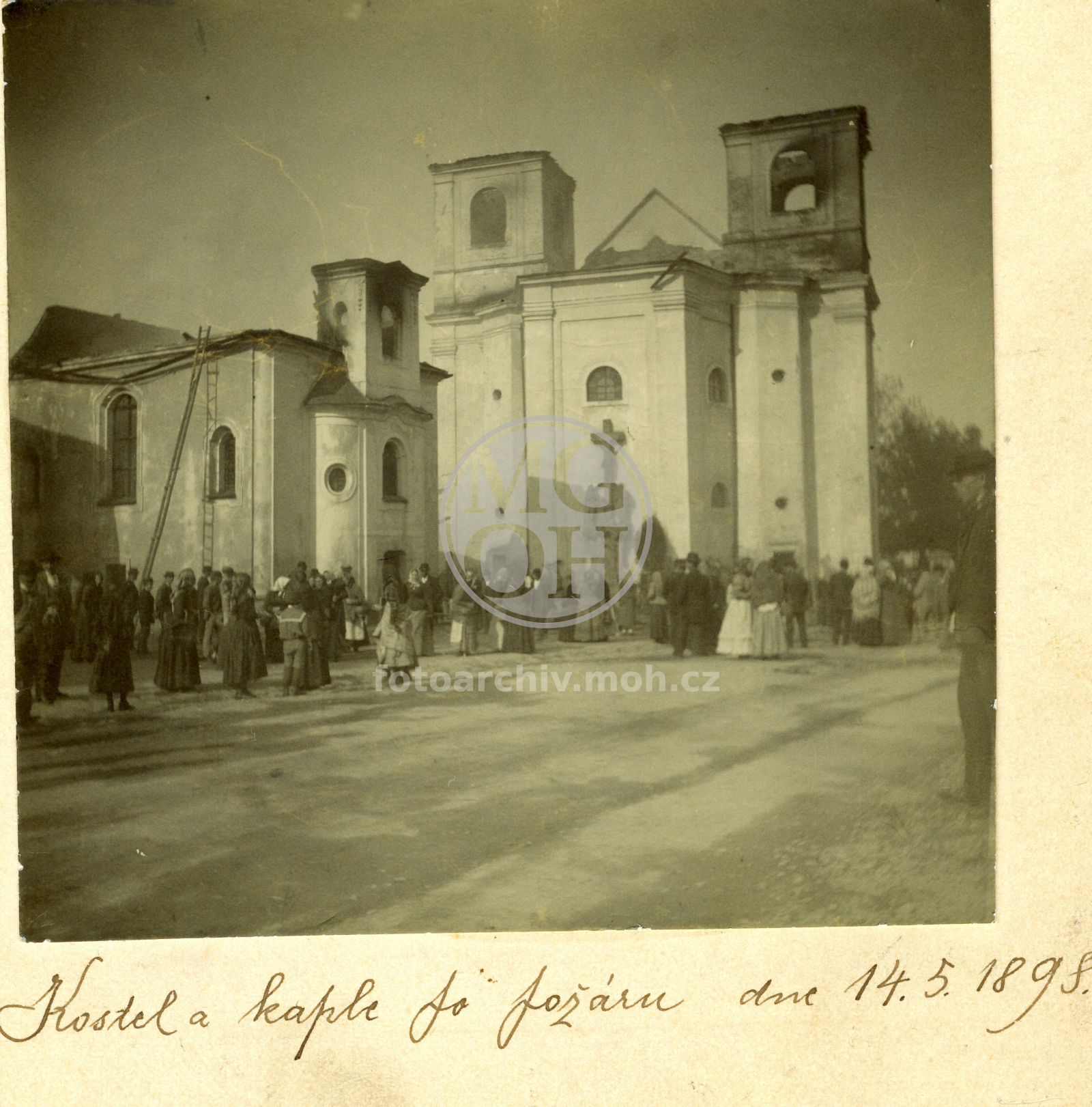 Fotografie - Kostel a kaple po požáru 14.5.1898