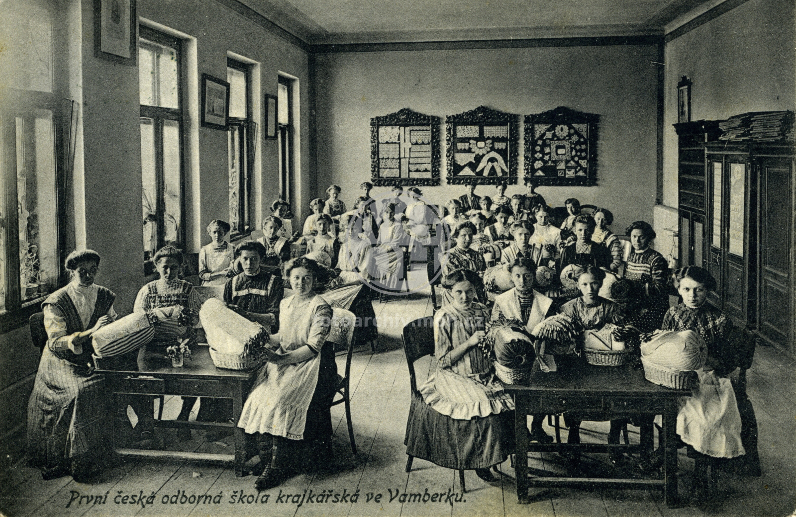 Fotografie - Krajkářská škola