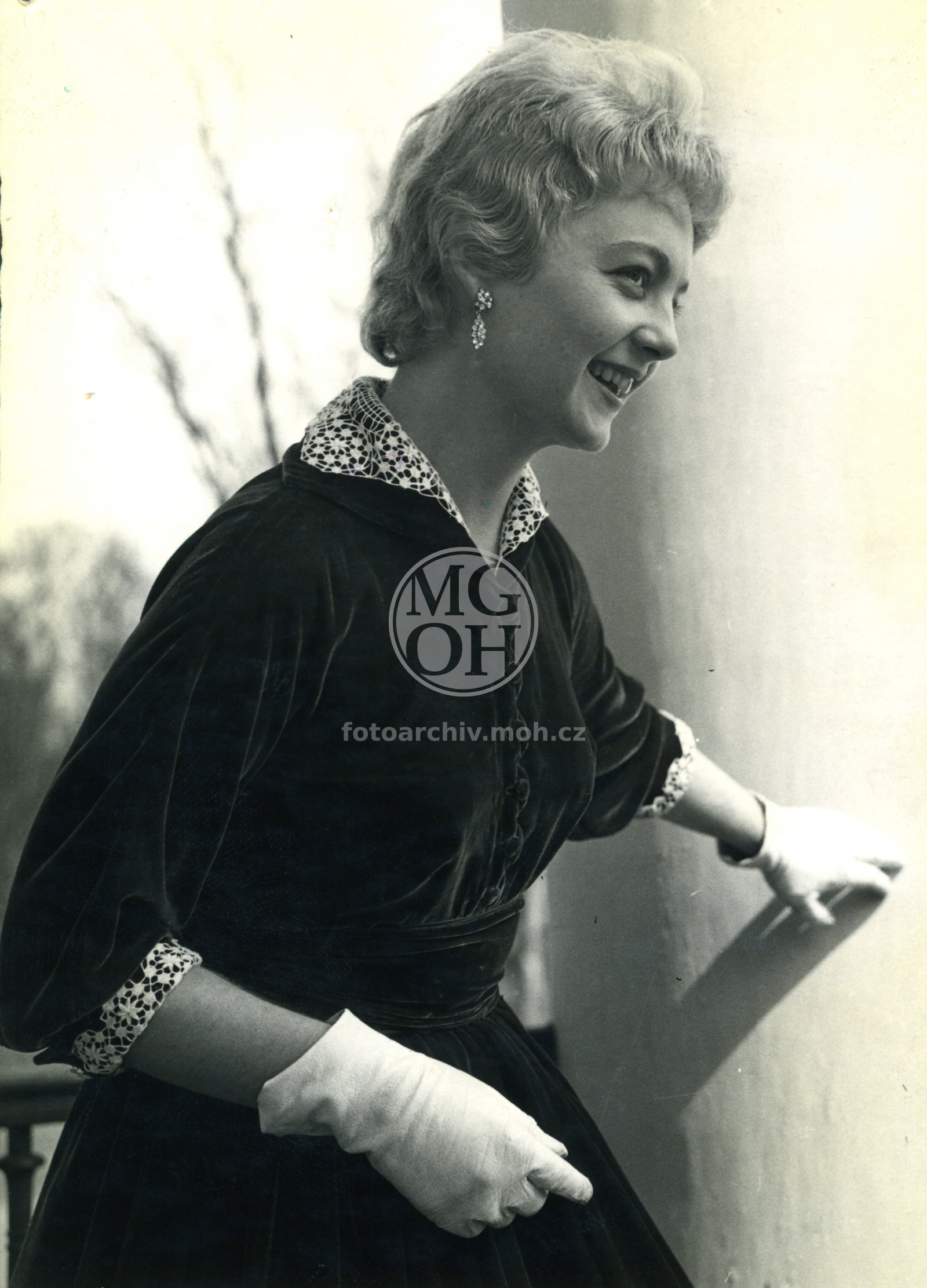 Fotografie - Límec a manžety z krajek VKV