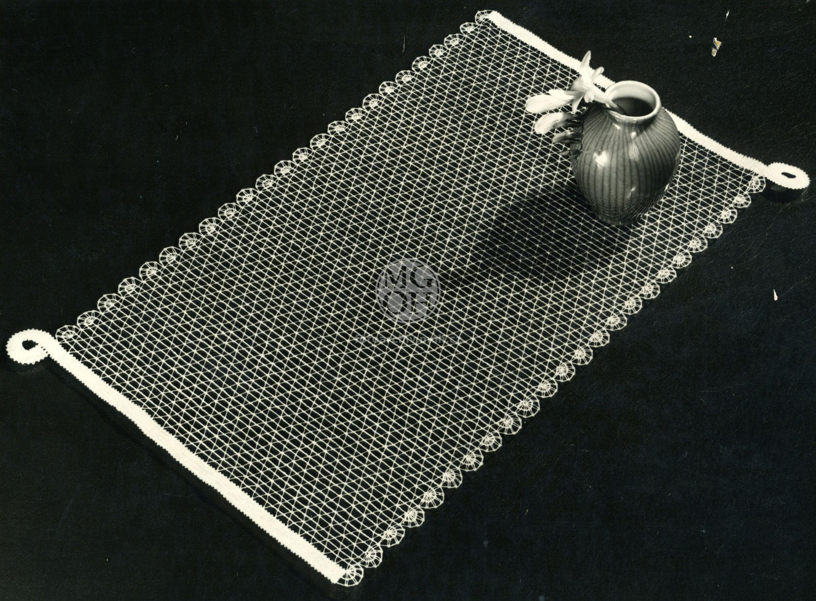 Fotografie - Krajkový ... s vázou