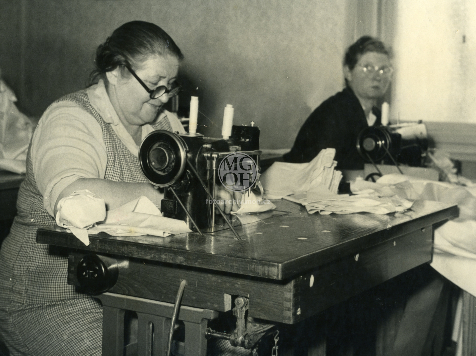 Fotografie - V dílně strojové výroby krajek